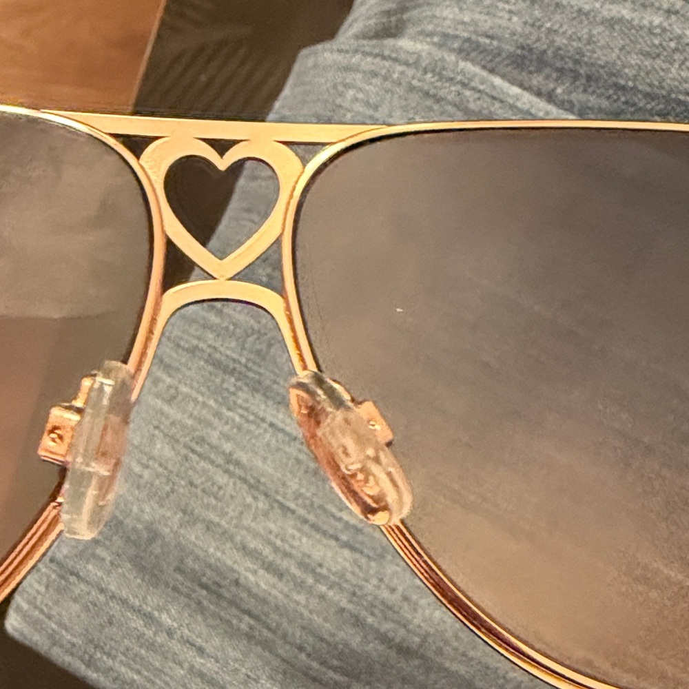 Stylish Gold Sunglasses - Picture 7 of 7
